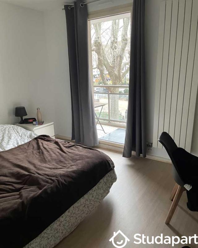 Chambre - 100 m² - 1 pièce