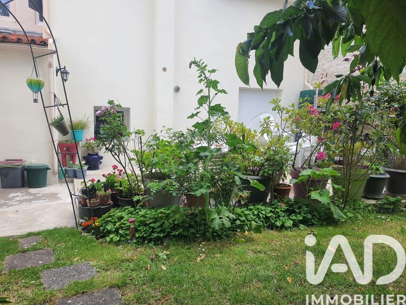 Maison - 1 215 m² - 7 pièces