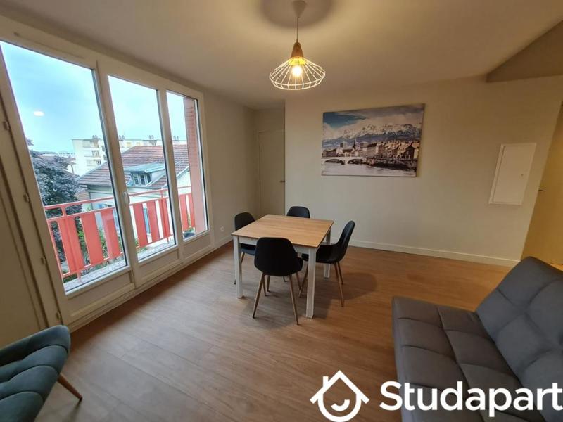 Chambre - 9 m² - 1 pièce