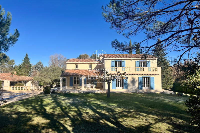 Maison - 232 m² - 8 pièces