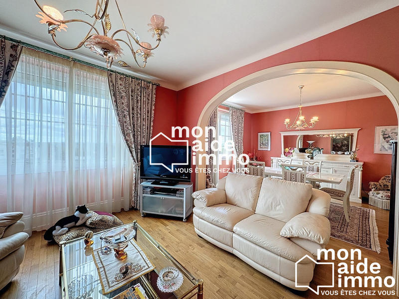 Maison - 300 m² - 15 pièces