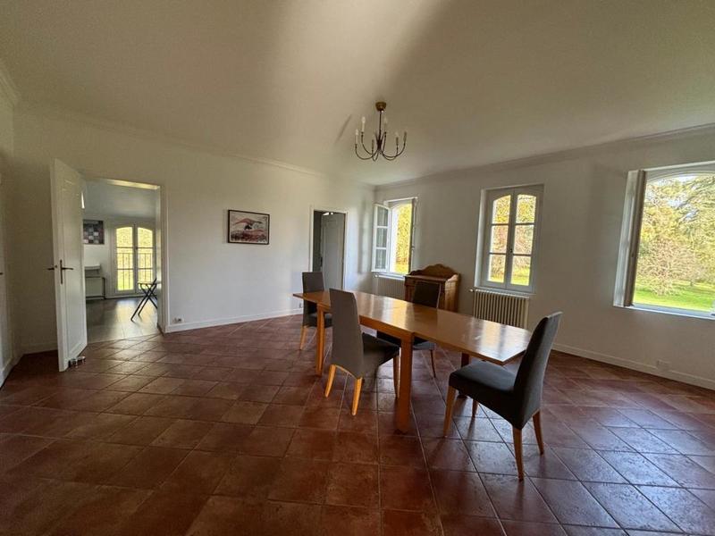 Appartement - 223 m² - 6 pièces