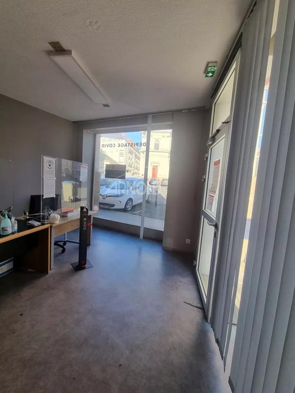 Local commercial - 107 m² - 6 pièces
