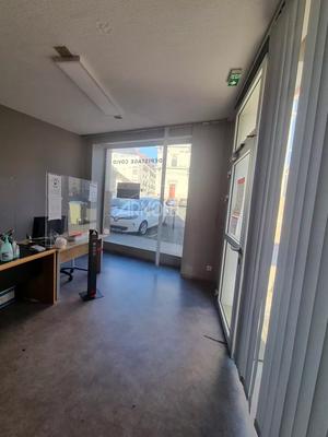 Local commercial - 107 m² - 6 pièces