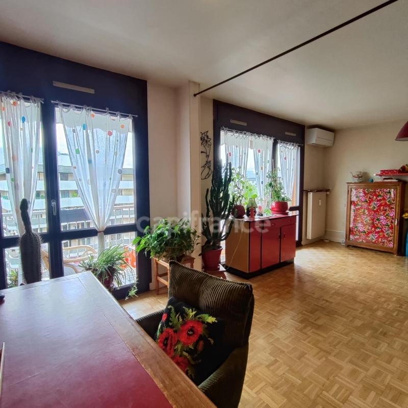 Appartement - 80 m² - 4 pièces