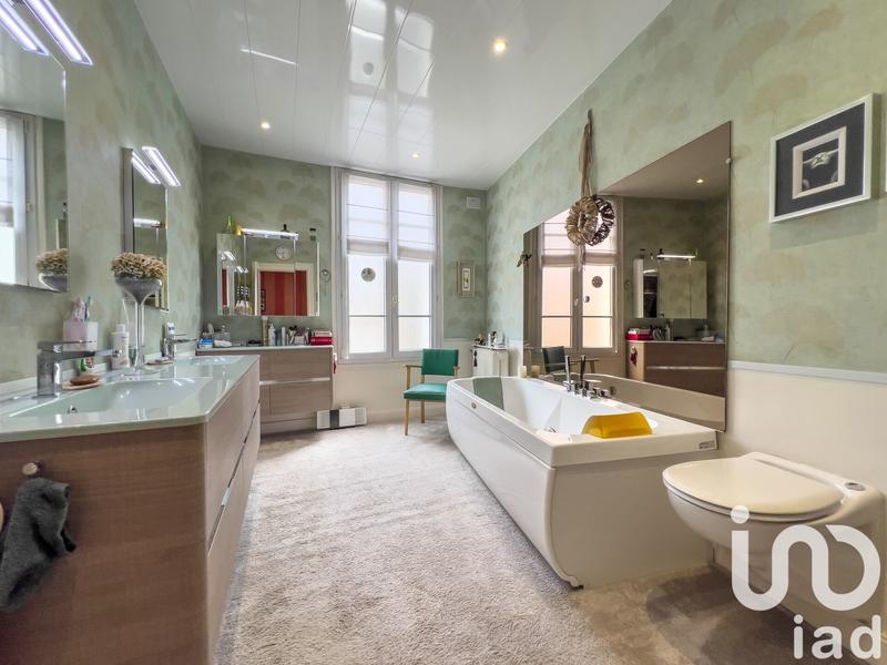 Maison - 280 m² - 8 pièces