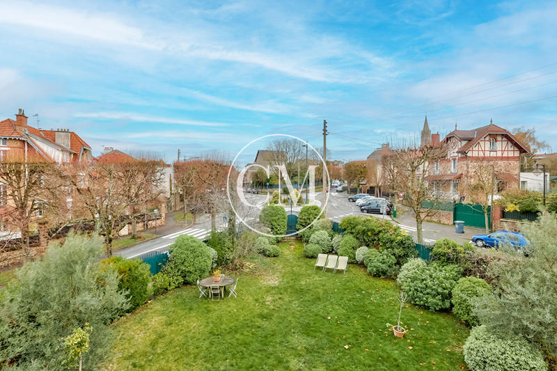 Maison - 205 m² - 6 pièces