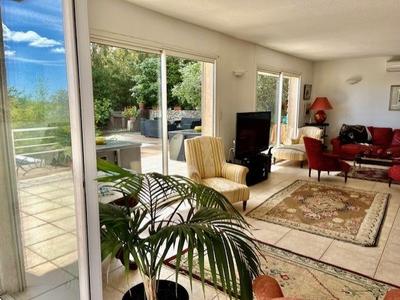 Maison - 200 m² - 6 pièces