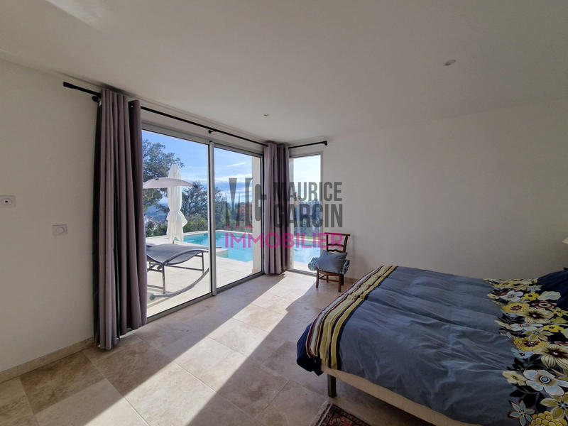 Maison - 298 m² - 9 pièces