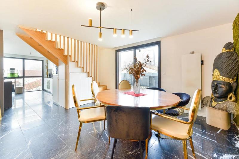 Maison - 450 m² - 21 pièces