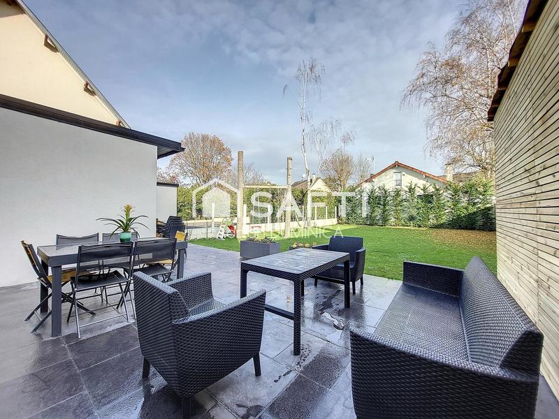 Maison - 194 m² - 8 pièces