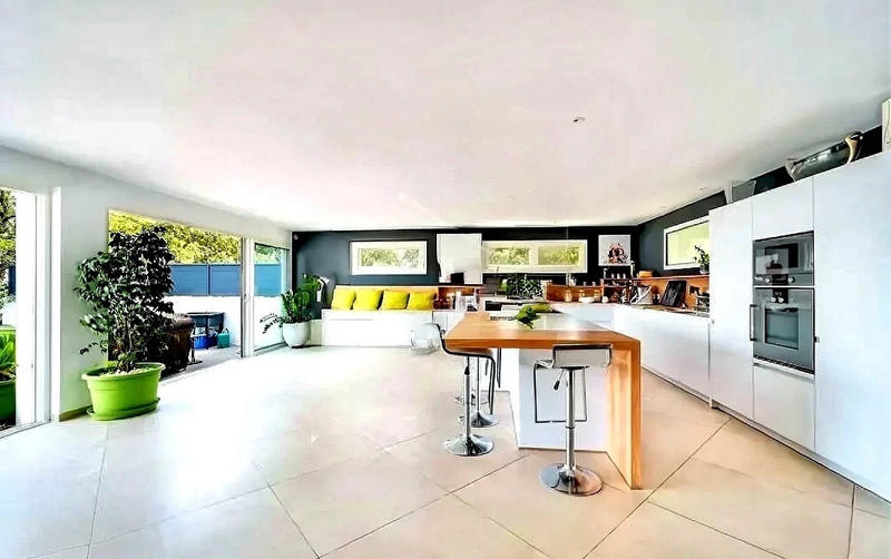 Maison - 314 m² - 9 pièces