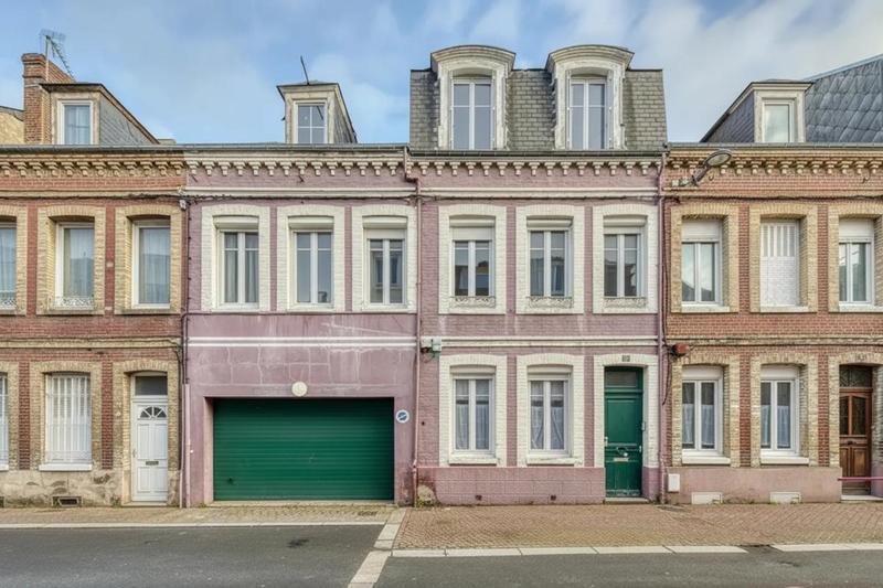 Maison - 238 m² - 11 pièces