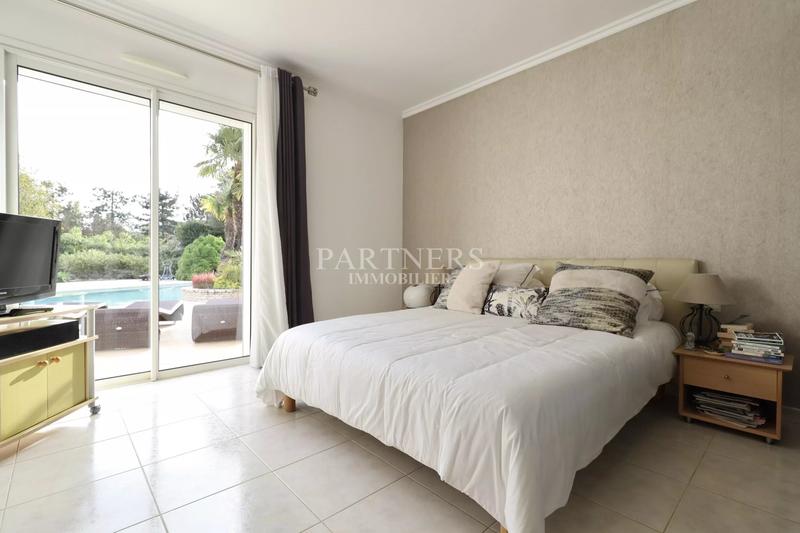 Maison - 320 m² - 8 pièces