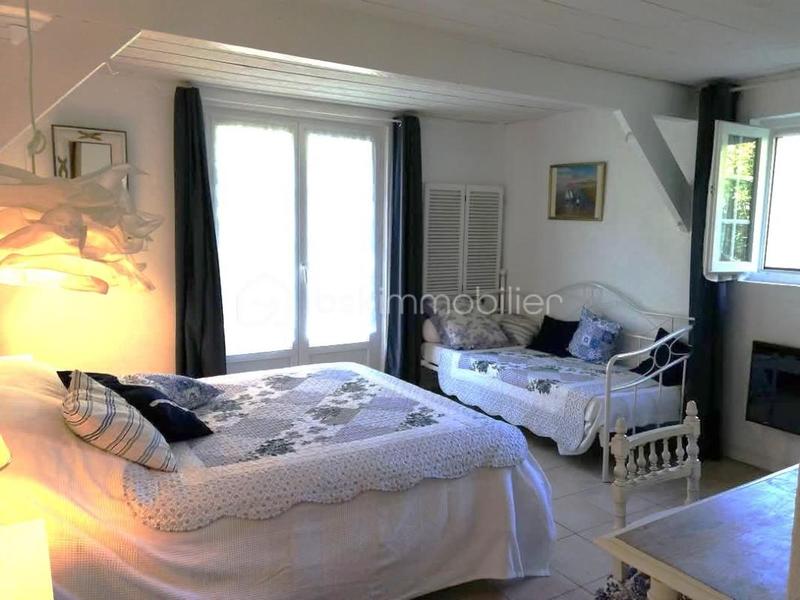 Maison - 185 m² - 8 pièces