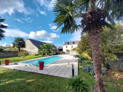 Maison - 270 m² - 7 pièces