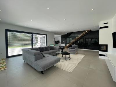 Maison - 177 m² - 7 pièces