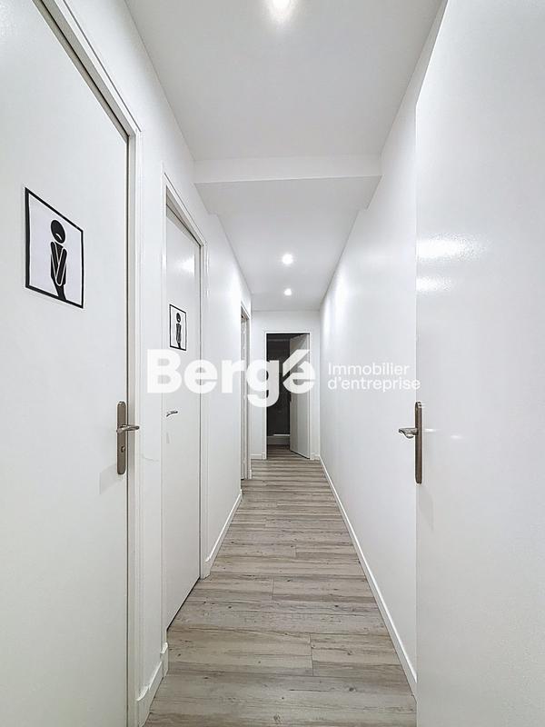 Bureau - 300 m² - 8 pièces