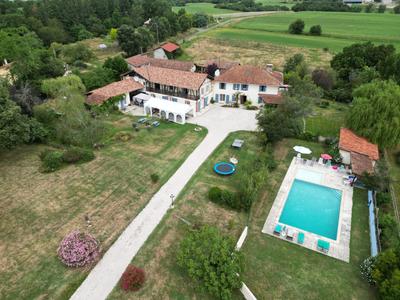 Maison ancienne - 460 m² - 22 pièces