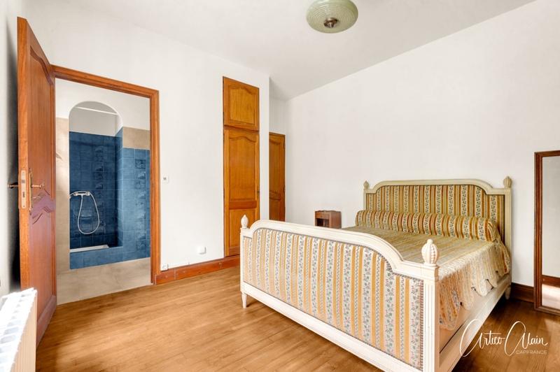 Propriété - 326 m² - 10 pièces