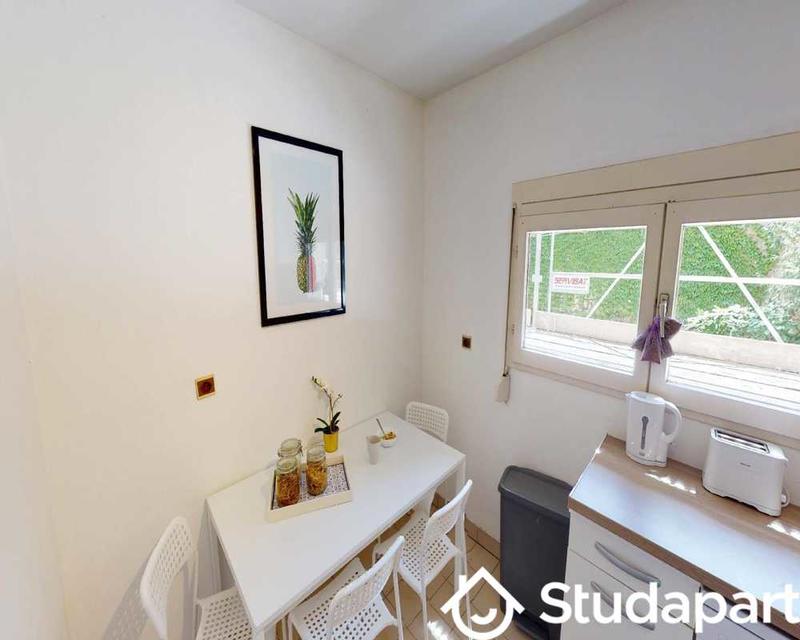 Chambre - 100 m² - 1 pièce