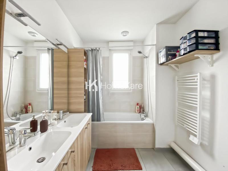 Maison - 90 m² - 4 pièces