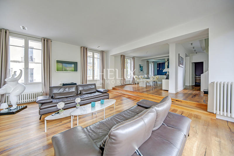 Maison - 250 m² - 8 pièces