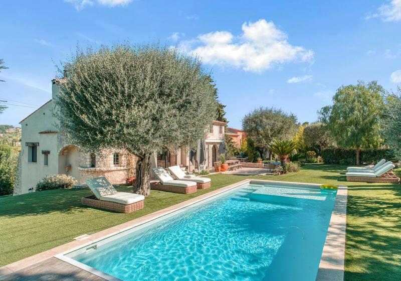 Villa - 265 m² - 6 pièces