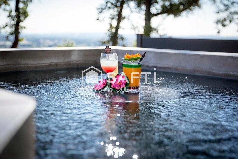 Villa - 252 m² - 9 pièces