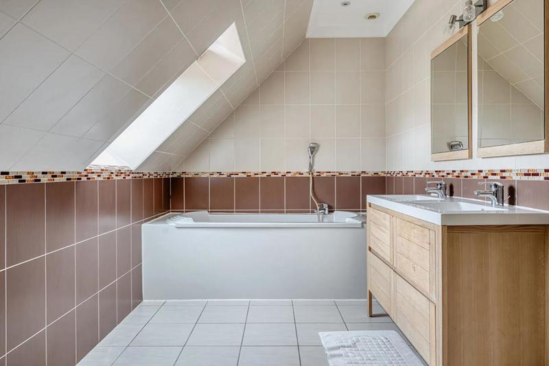 Maison - 160 m² - 8 pièces