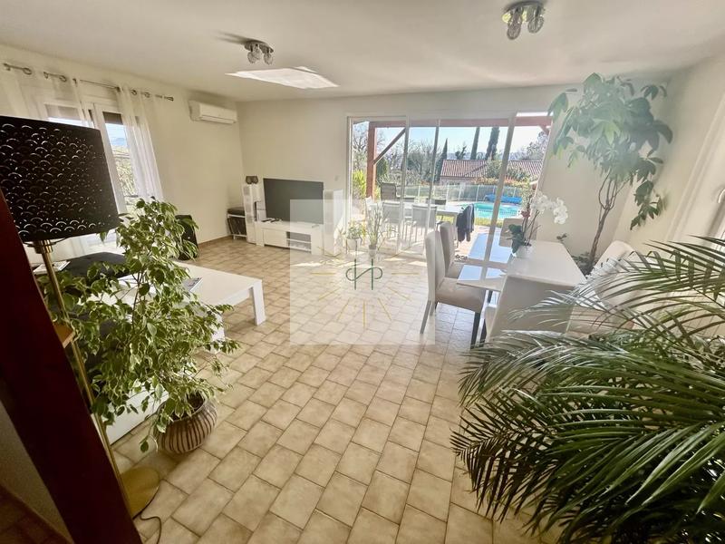 Maison - 140 m² - 5 pièces