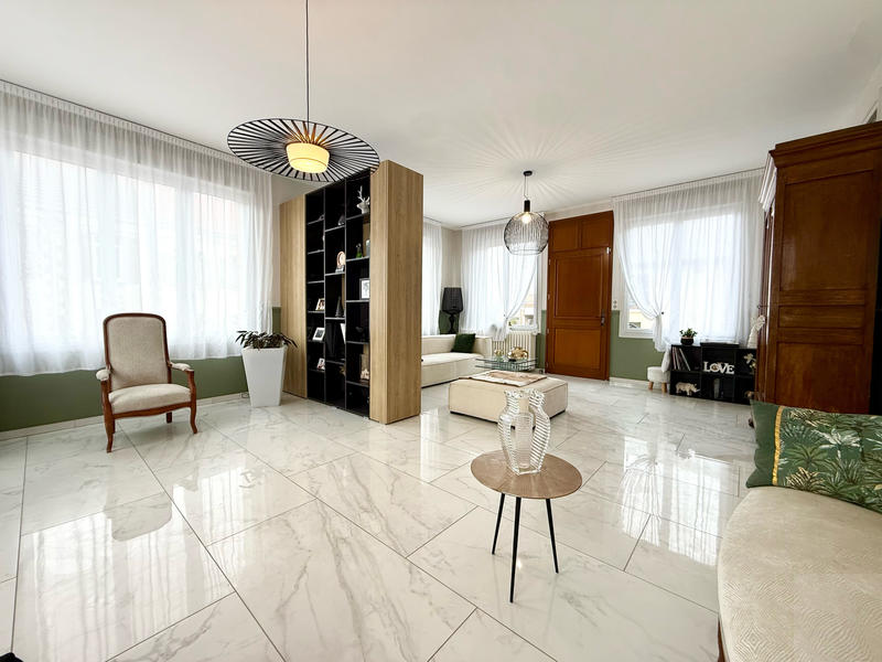 Maison - 227 m² - 7 pièces