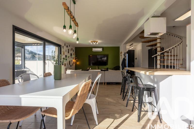 Maison - 105 m² - 5 pièces