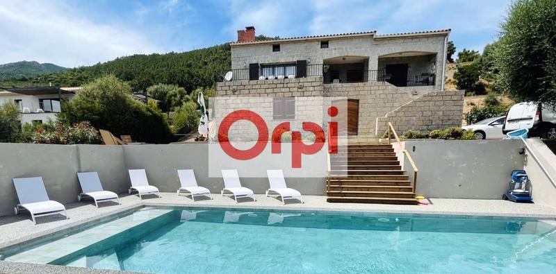 Villa - 263 m² - 8 pièces