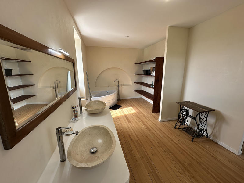 Maison - 205 m² - 5 pièces