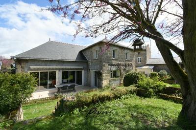 Maison - 264 m² - 9 pièces