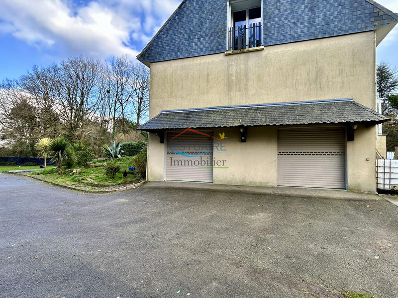 Maison - 220 m² - 9 pièces