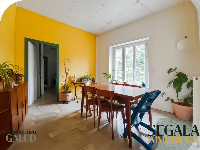 Maison - 230 m² - 6 pièces