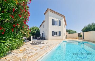 Maison - 272 m² - 10 pièces