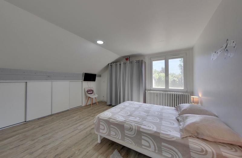 Maison traditionnelle - 228 m² - 8 pièces