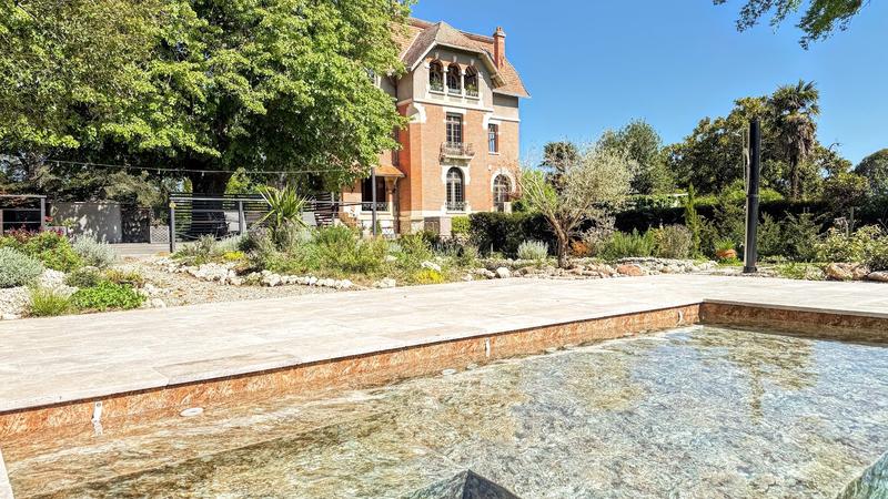 Château - 490 m² - 18 pièces