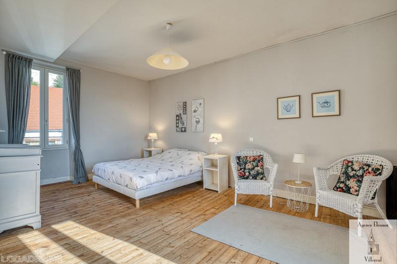 Maison traditionnelle - 195 m² - 7 pièces