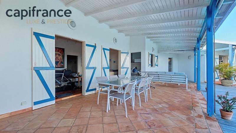 Villa - 215 m² - 8 pièces