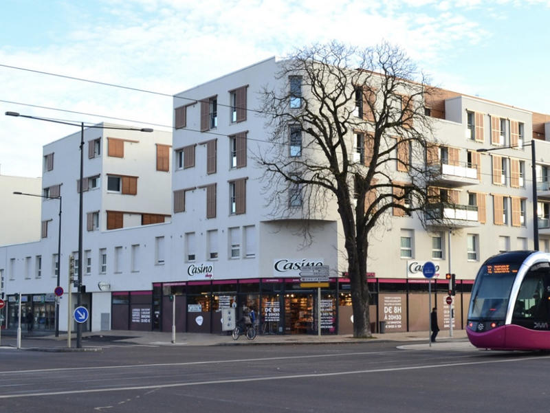 Local commercial - 246 m² - 5 pièces