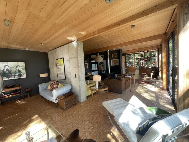 Maison - 240 m² - 6 pièces