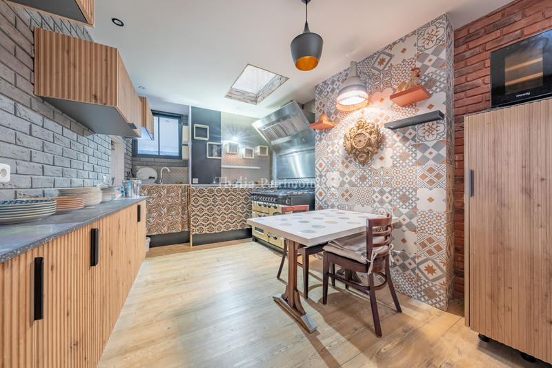 Appartement - 245 m² - 8 pièces