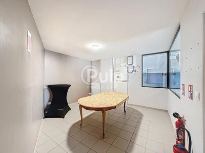 Local commercial - 836 m² - 3 pièces