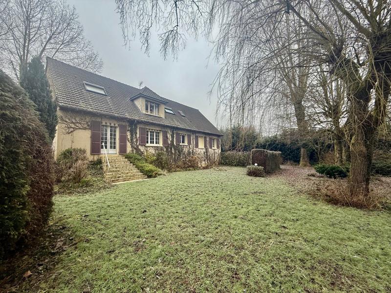 Maison traditionnelle - 227 m² - 9 pièces