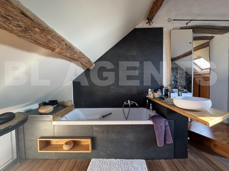 Maison - 225 m² - 7 pièces