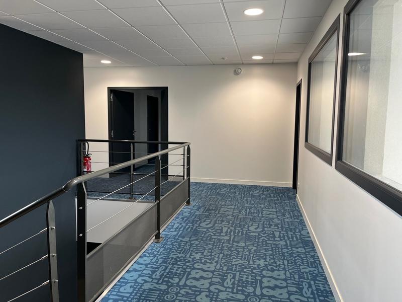 Bureau - 560 m²